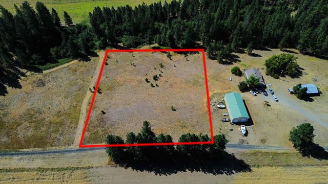 5677 Riverview Ln, Deer Park, WA 99006