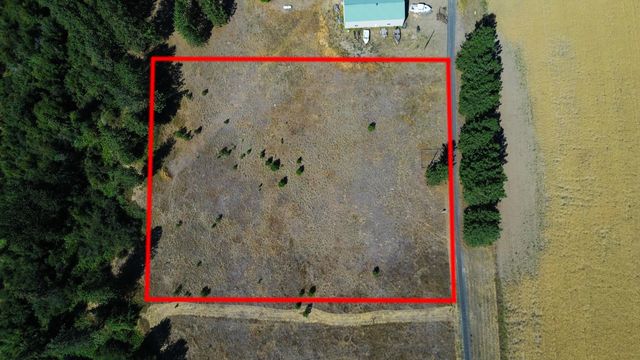 5677 Riverview Ln, Deer Park, WA 99006