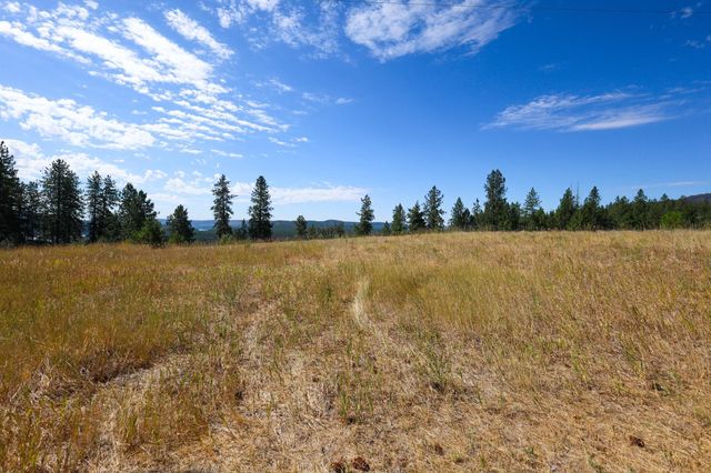 5677 Riverview Ln, Deer Park, WA 99006