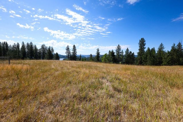 5677 Riverview Ln, Deer Park, WA 99006