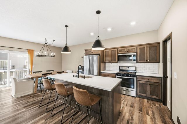 10259 3rd Street NE B, Blaine, MN 55434