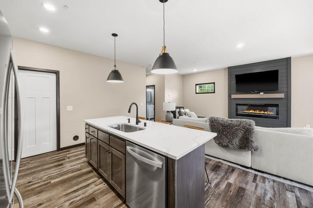 10259 3rd Street NE B, Blaine, MN 55434