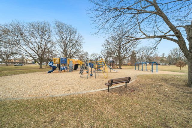 430 GIERZ Street, Downers Grove, IL 60515