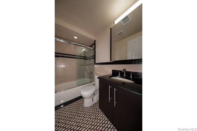 102 Tudor Lane 102, Middle Island, NY 11953