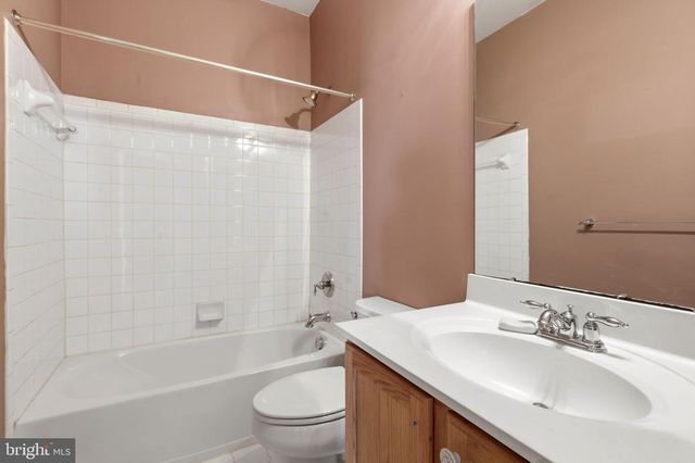 33 HEARTHSTONE BLVD, Pemberton, NJ 08068