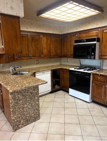 189 Scott Drive, Atlantic Beach, NY 11509