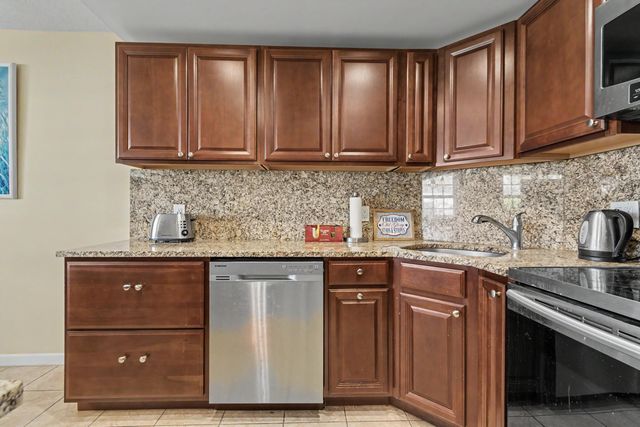 2455 NE 51st Street E207, Fort Lauderdale, FL 33308