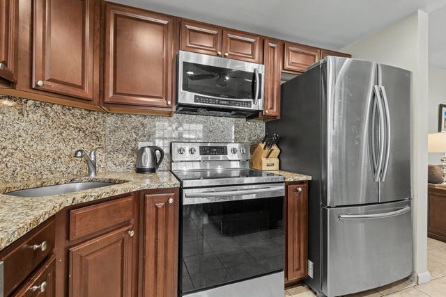 2455 NE 51st Street E207, Fort Lauderdale, FL 33308