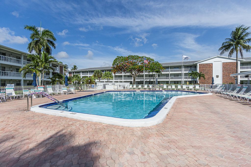 2455 NE 51st Street E207, Fort Lauderdale, FL 33308