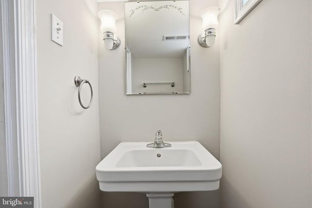 666 ARTWOOD DR, Philadelphia, PA 19115