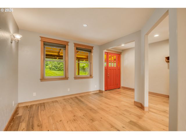 48025 E HISTORIC COLUMBIA RI Hwy, Corbett, OR 97019