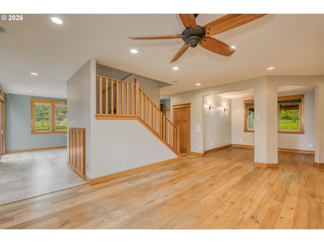 48025 E HISTORIC COLUMBIA RI Hwy, Corbett, OR 97019