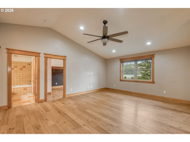 48025 E HISTORIC COLUMBIA RI Hwy, Corbett, OR 97019