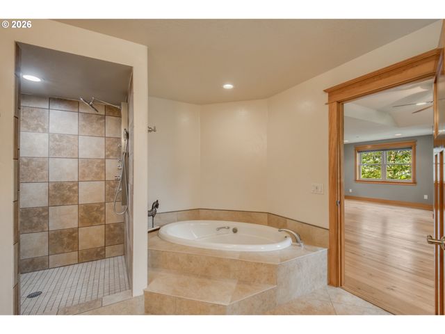 48025 E HISTORIC COLUMBIA RI Hwy, Corbett, OR 97019