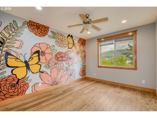 48025 E HISTORIC COLUMBIA RI Hwy, Corbett, OR 97019