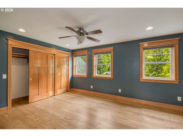 48025 E HISTORIC COLUMBIA RI Hwy, Corbett, OR 97019