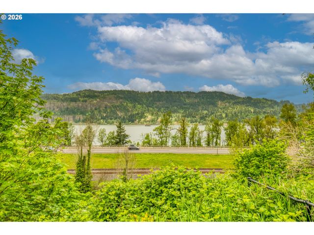 48025 E HISTORIC COLUMBIA RI Hwy, Corbett, OR 97019
