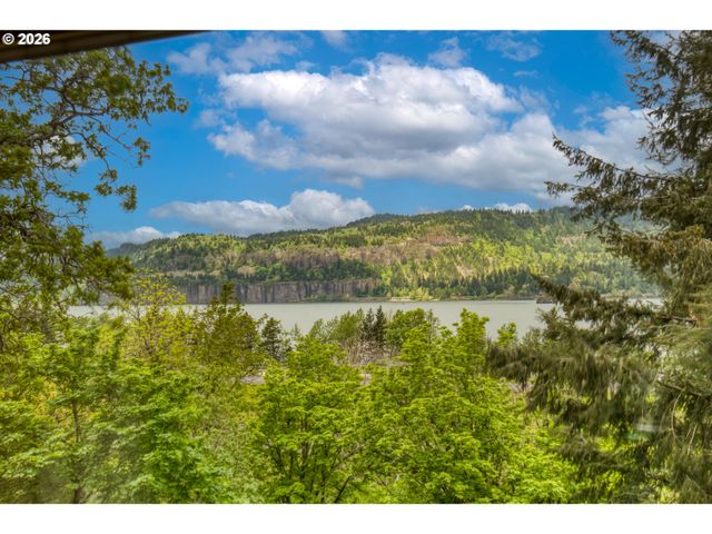 48025 E HISTORIC COLUMBIA RI Hwy, Corbett, OR 97019