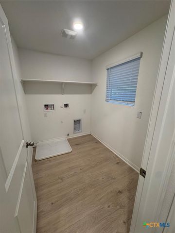417 Lake Sweetwater Lane, Buda, TX 78610
