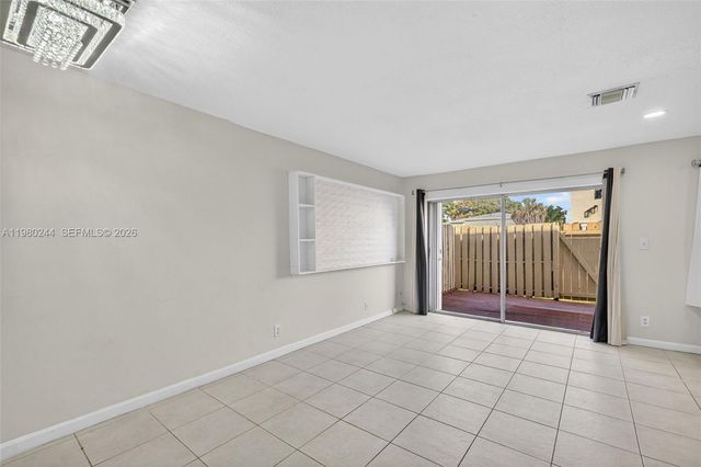 5843 Woodlands Blvd, Tamarac, FL 33319