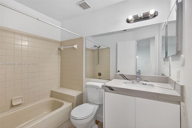 5843 Woodlands Blvd, Tamarac, FL 33319