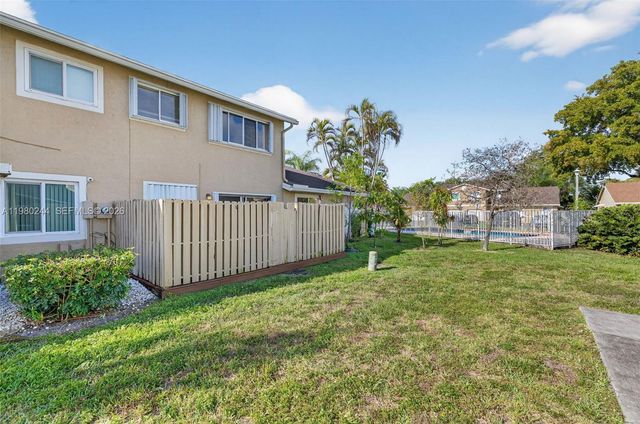 5843 Woodlands Blvd, Tamarac, FL 33319