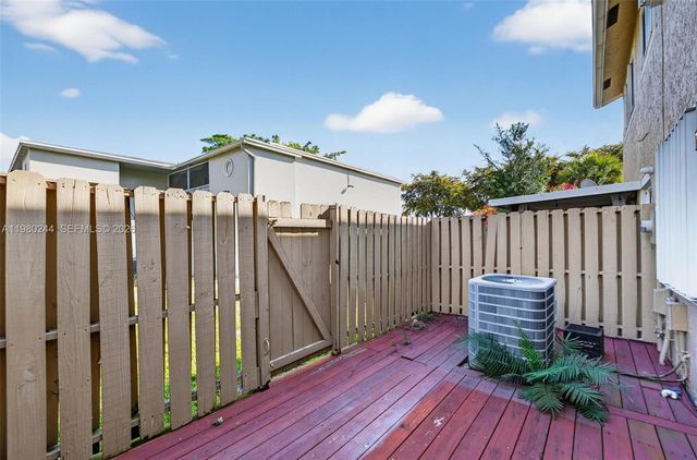 5843 Woodlands Blvd, Tamarac, FL 33319