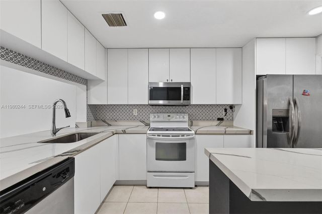 5843 Woodlands Blvd, Tamarac, FL 33319