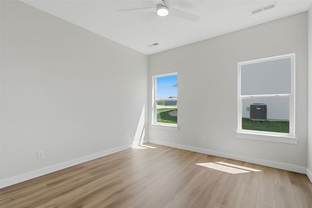 325 Dutch Drive, Robins, IA 52328
