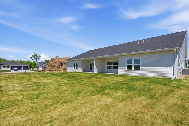 325 Dutch Drive, Robins, IA 52328