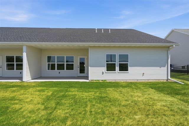 325 Dutch Drive, Robins, IA 52328