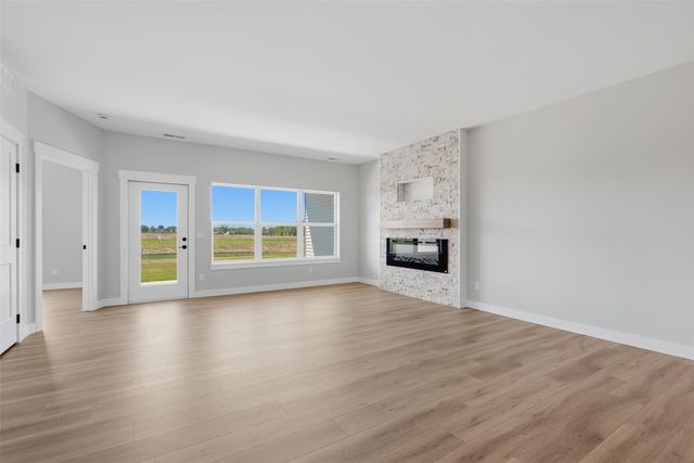325 Dutch Drive, Robins, IA 52328
