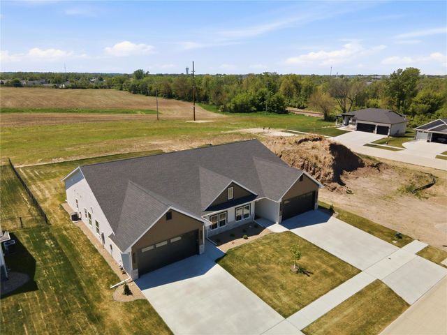 325 Dutch Drive, Robins, IA 52328