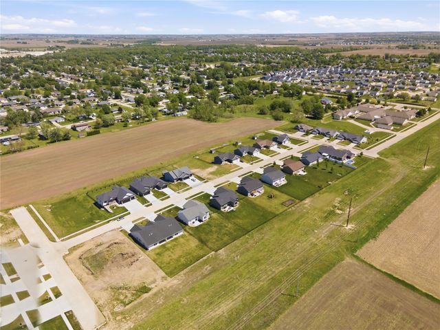 325 Dutch Drive, Robins, IA 52328