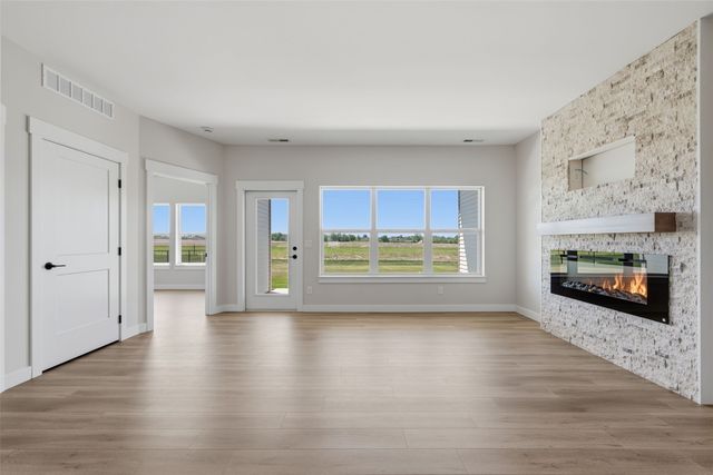 325 Dutch Drive, Robins, IA 52328