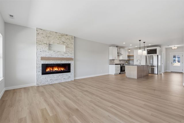 325 Dutch Drive, Robins, IA 52328