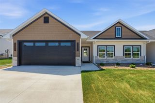 325 Dutch Drive, Robins, IA 52328