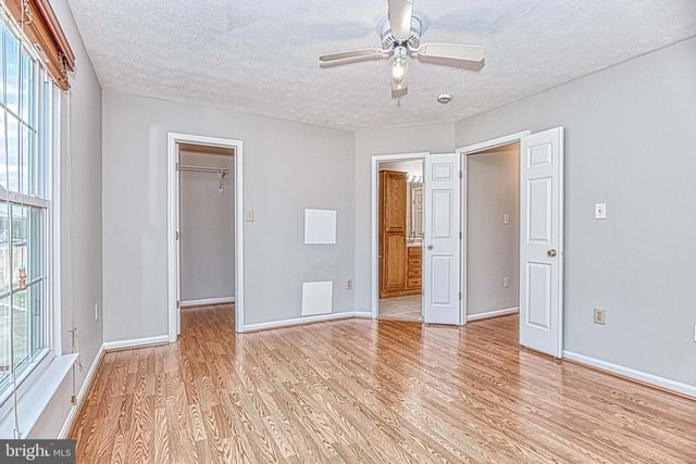 4037 KIMBERLEY GLEN CT, Chantilly, VA 20151