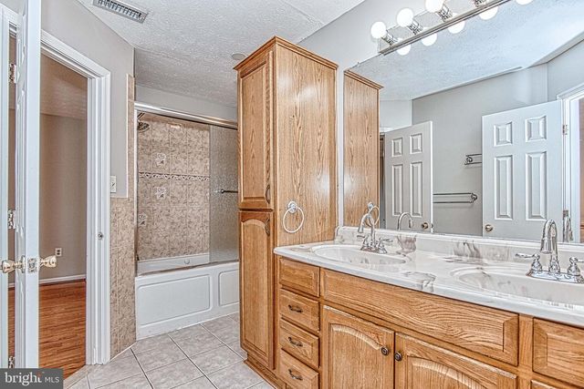 4037 KIMBERLEY GLEN CT, Chantilly, VA 20151