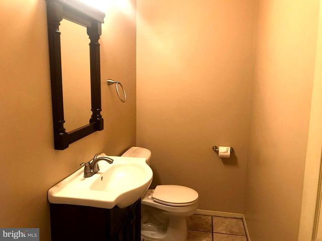 12815 POINT PLEASANT DR, Fairfax, VA 22033