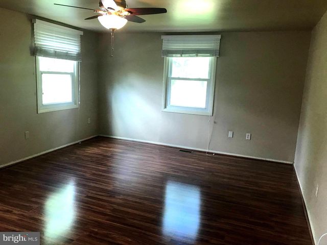 12815 POINT PLEASANT DR, Fairfax, VA 22033