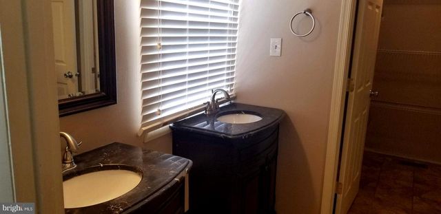 12815 POINT PLEASANT DR, Fairfax, VA 22033