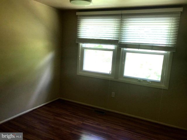 12815 POINT PLEASANT DR, Fairfax, VA 22033