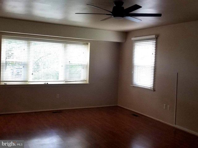 12815 POINT PLEASANT DR, Fairfax, VA 22033