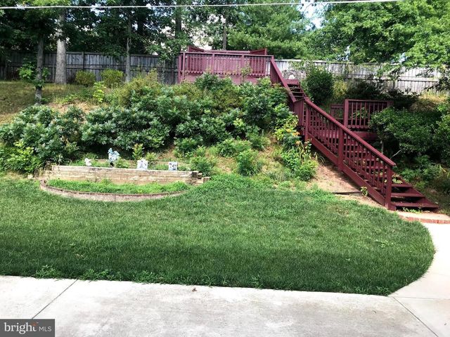 12815 POINT PLEASANT DR, Fairfax, VA 22033