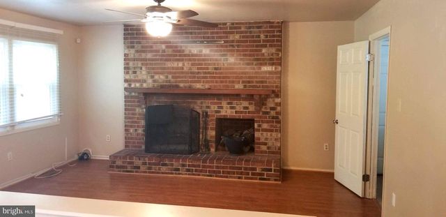 12815 POINT PLEASANT DR, Fairfax, VA 22033