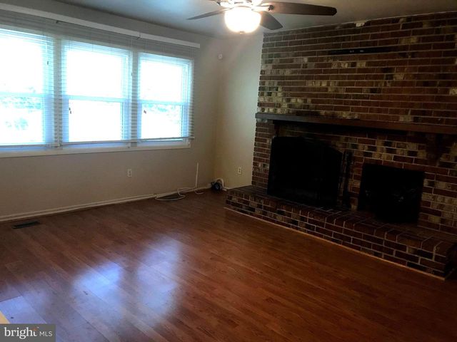 12815 POINT PLEASANT DR, Fairfax, VA 22033
