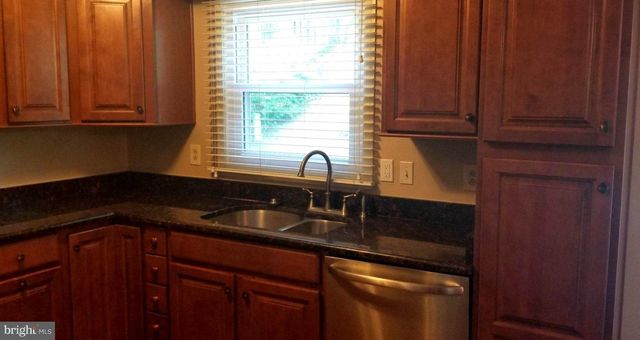 12815 POINT PLEASANT DR, Fairfax, VA 22033