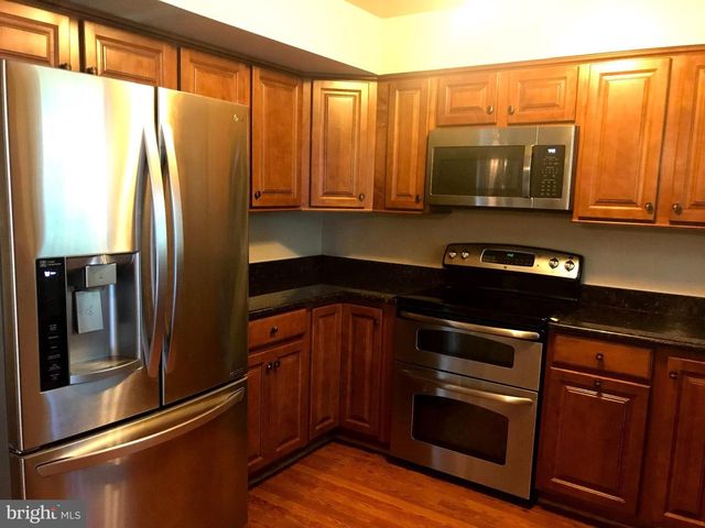 12815 POINT PLEASANT DR, Fairfax, VA 22033
