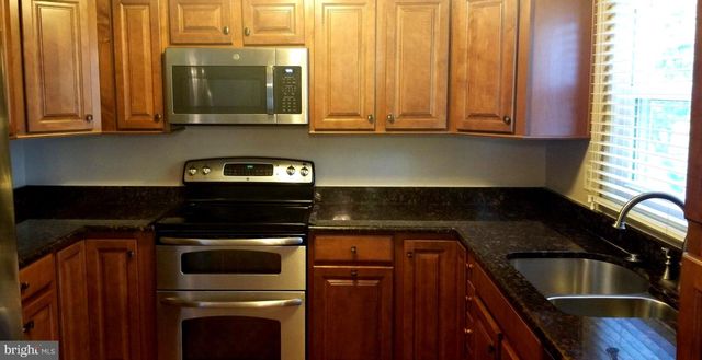 12815 POINT PLEASANT DR, Fairfax, VA 22033